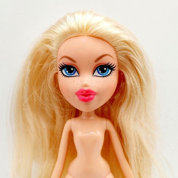 Bratz Hello My Name Is Cloe Doll Blonde Freckles Blue Eyes NUDE 2015 - Picture 2 of 4